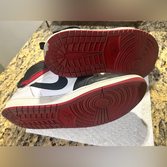 Nike Air Jordan 1 High Retro FlyEase, Black Toe / Gym Red, Men’s 10, Pre-Loved - Picture 7 of 10